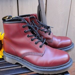 Dr. Martens 101 6 eye cherry red